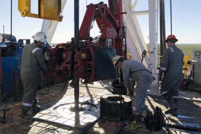 الطاقة النيابية: إقرار قانون النفط حول الحل الأمثل لحل جميع الإشكالات