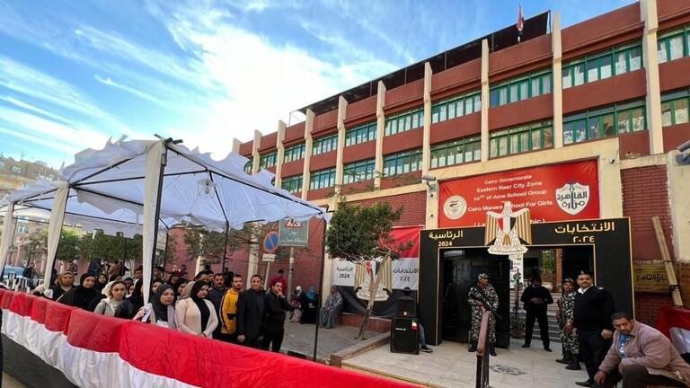 المصريون يدلون بأصواتهم في اليوم الثاني للانتخابات الرئاسية