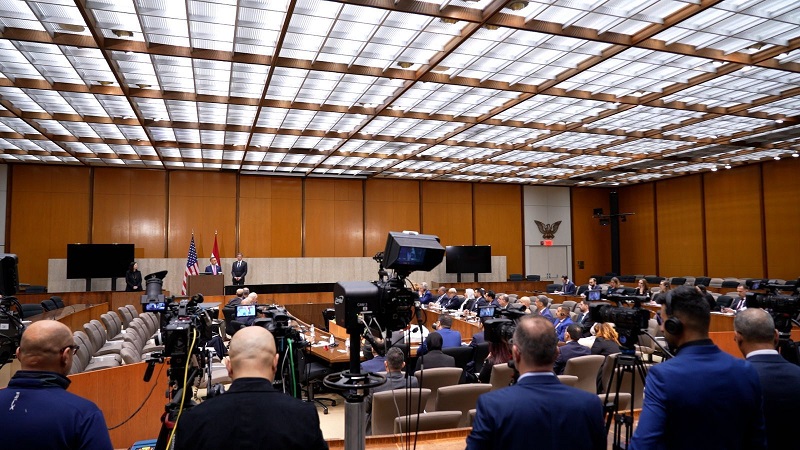 العراق والولايات المتحدة الامريكية يوقعان مذكرات تفاهم لمعالجة الغاز المحترق وتحويله الى كهرباء