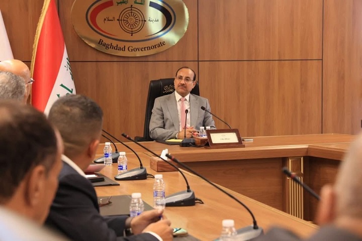 محافظ بغداد يلتقي وفدًا من مختاري العاصمة ويوجّه بالاستجابة لمطالبهم
