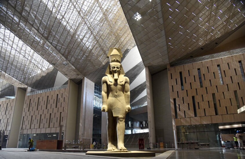 أمطار تغرق المتحف الكبير وتلف بالأرضيات.. الحكومة المصرية ترد على فيديوهات السوشيال ميديا