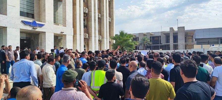 موظفو مطار النجف الدولي يعتصمون للمطالبة بحقوقهم